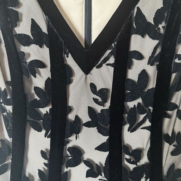 Taylor  Women’s Black Floral Lace Dress W/ Tan Lining Sleeveless Sz 4 Fairygoth - Picture 3 of 7